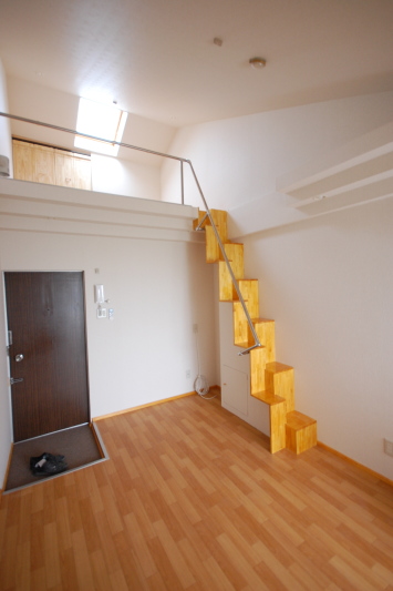 ロフトの階段互い違い階段５