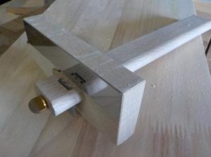 互い違い階段LX-Type角面実継　実を作る罫書き刃のある面