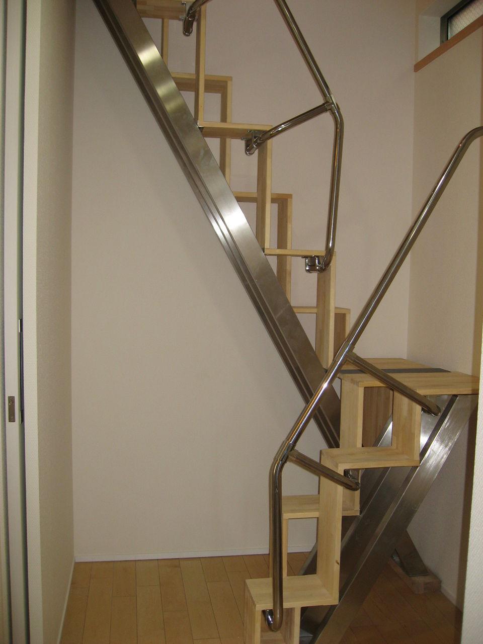 互い違い階段の折れ階段　側面